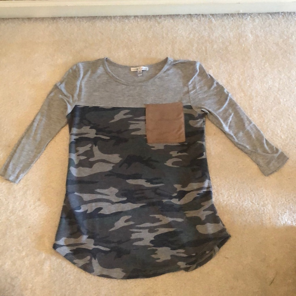 Gray and Camouflage mid length sleeve shirt